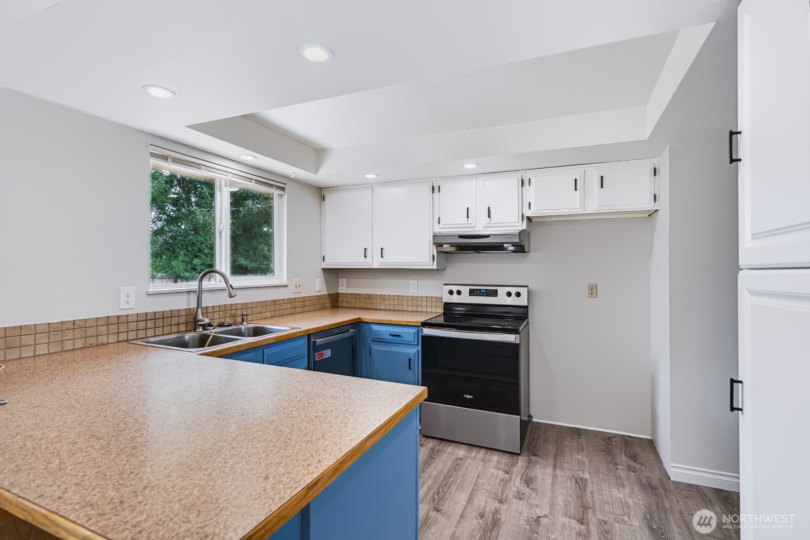1213 S Skyline Drive Property Photo 14
