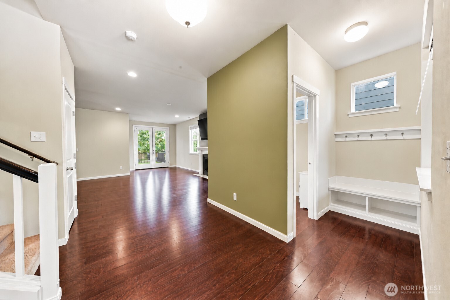 18817 Village Parkway Property Photo 4