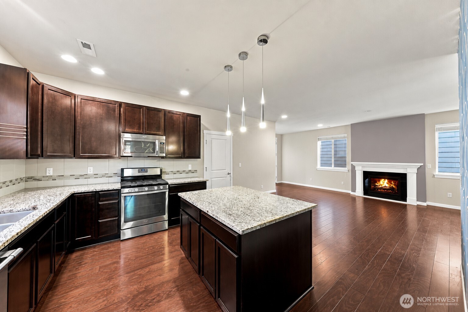 18817 Village Parkway Property Photo 7