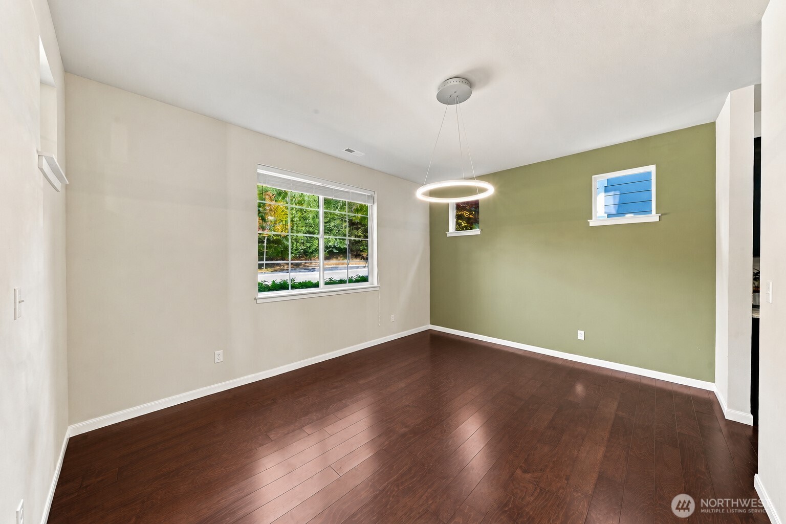 18817 Village Parkway Property Photo 9
