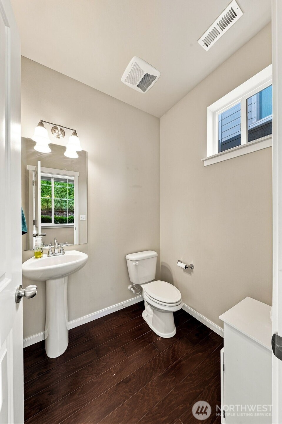 18817 Village Parkway Property Photo 12