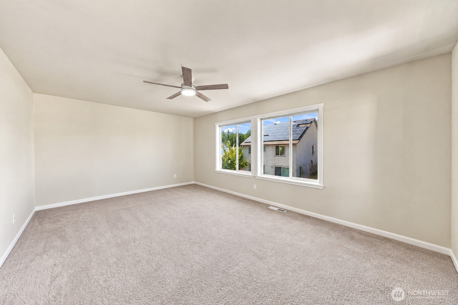 18817 Village Parkway Property Photo 13