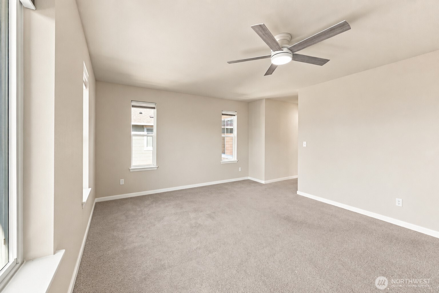 18817 Village Parkway Property Photo 15