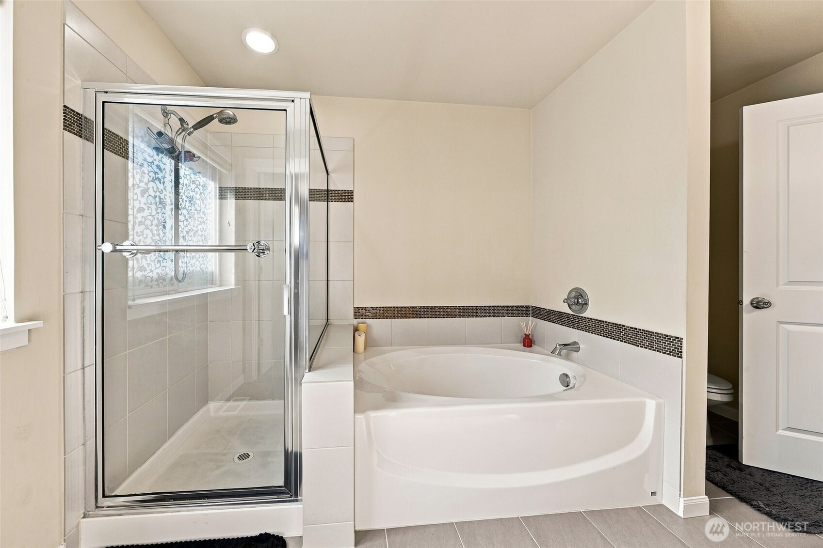18817 Village Parkway Property Photo 17