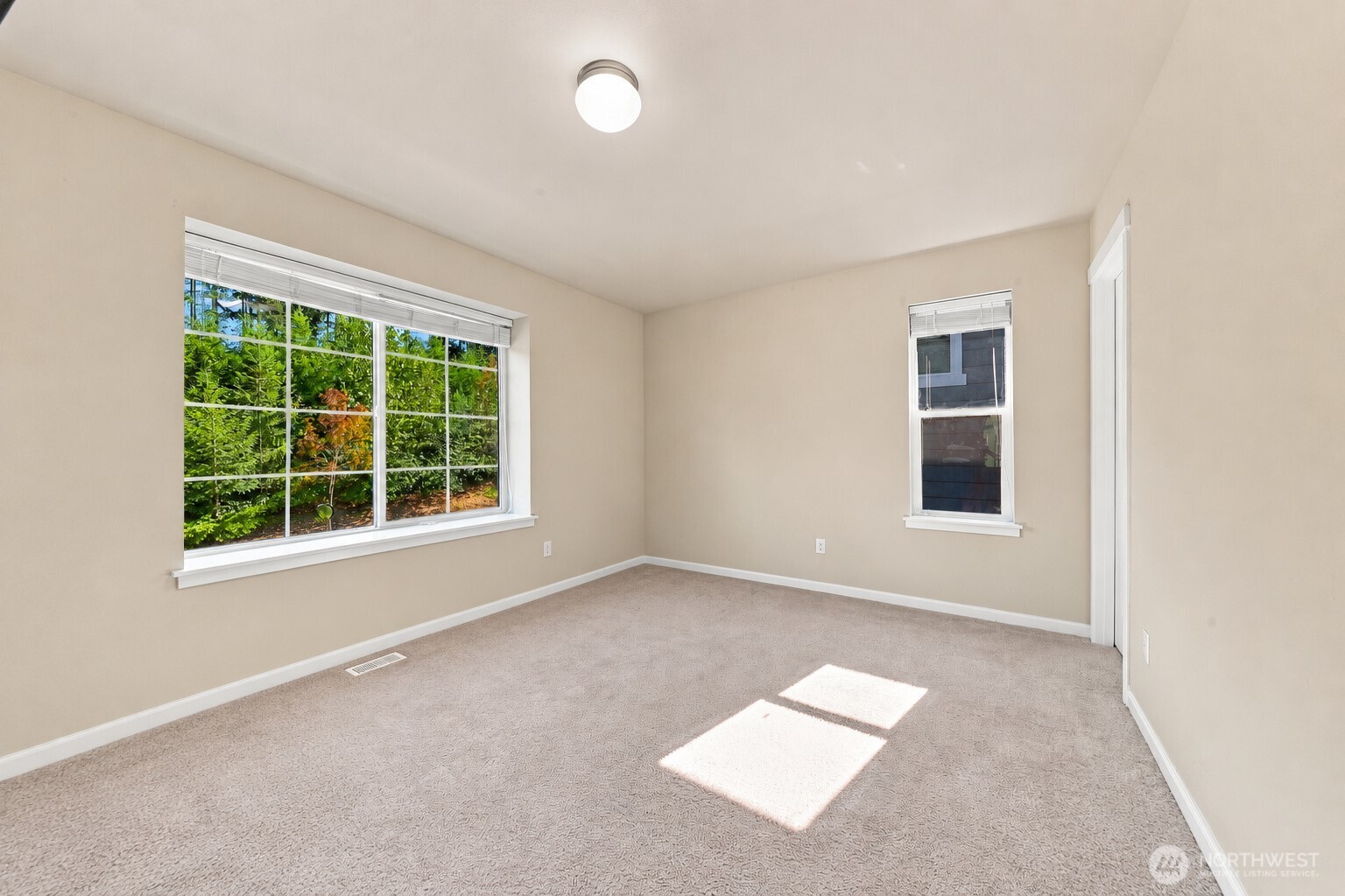 18817 Village Parkway Property Photo 19