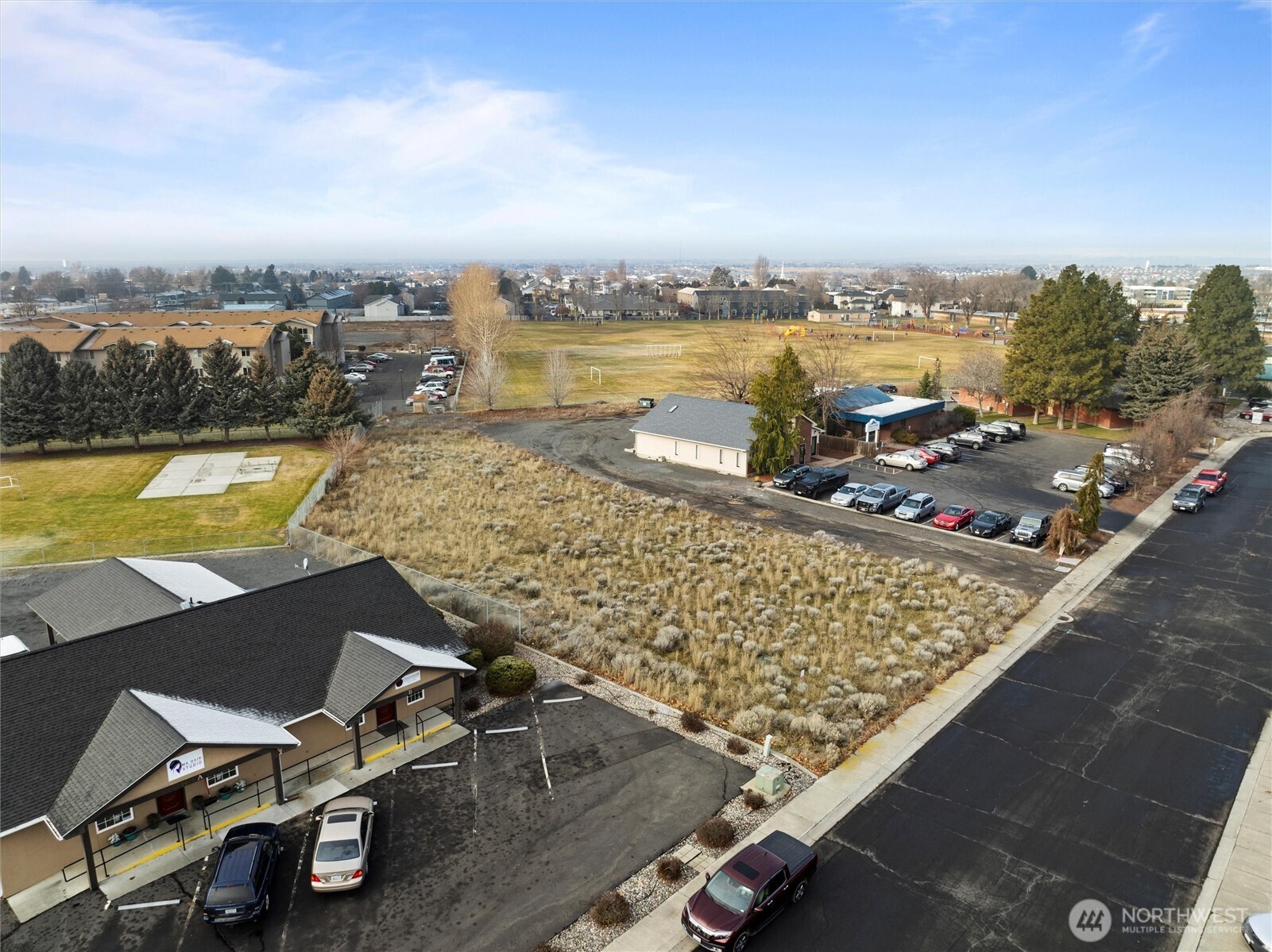 1412 E Hunter Place Property Photo 8