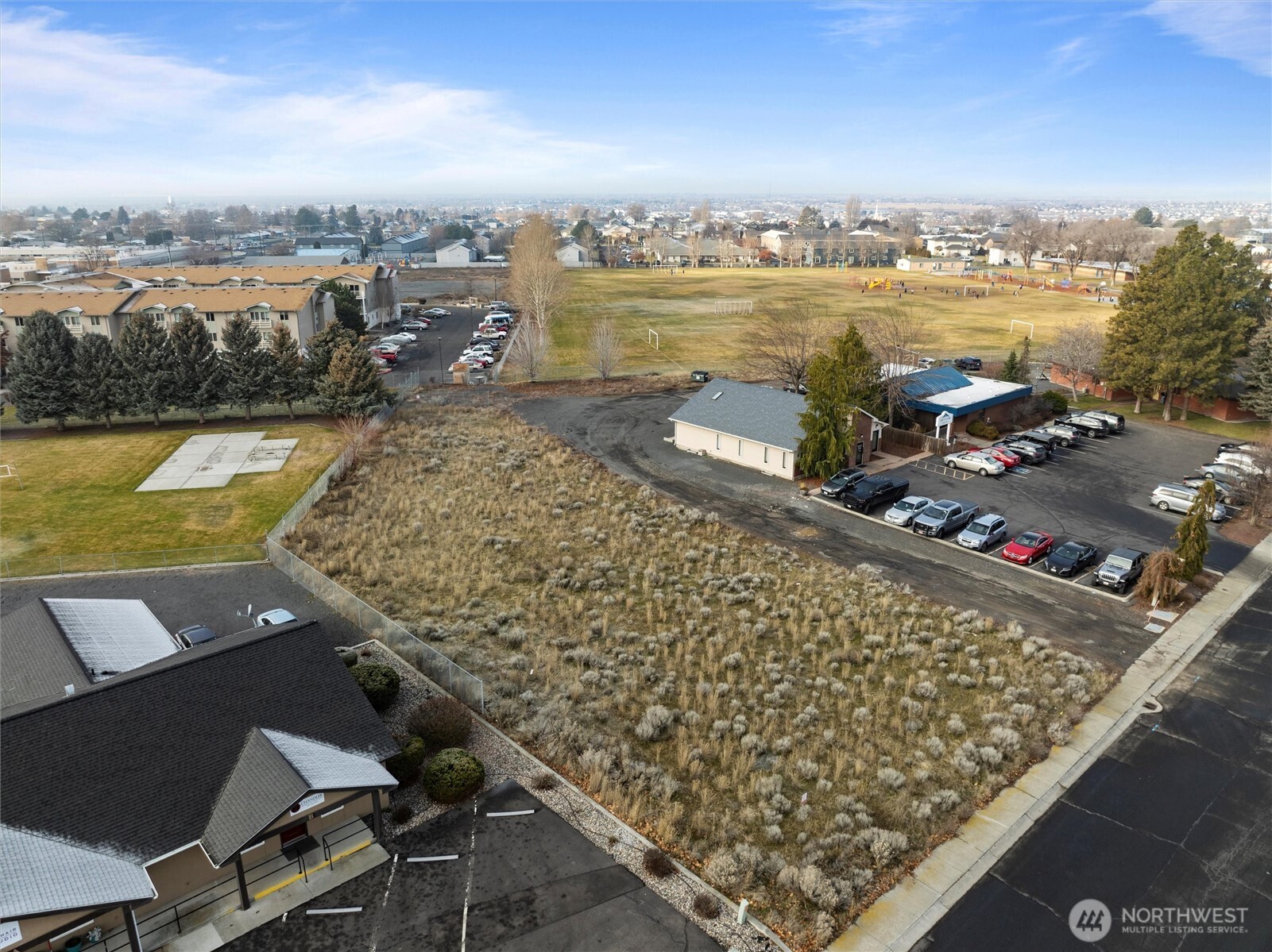 1412 E Hunter Place Property Photo 11