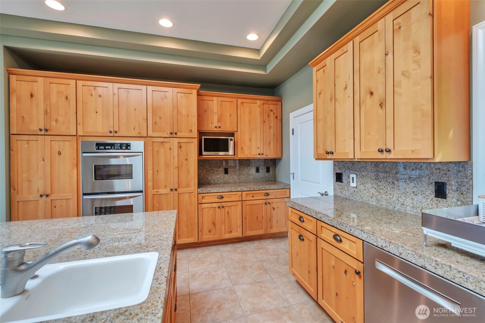 302 Noblecliff Place Property Photo 4