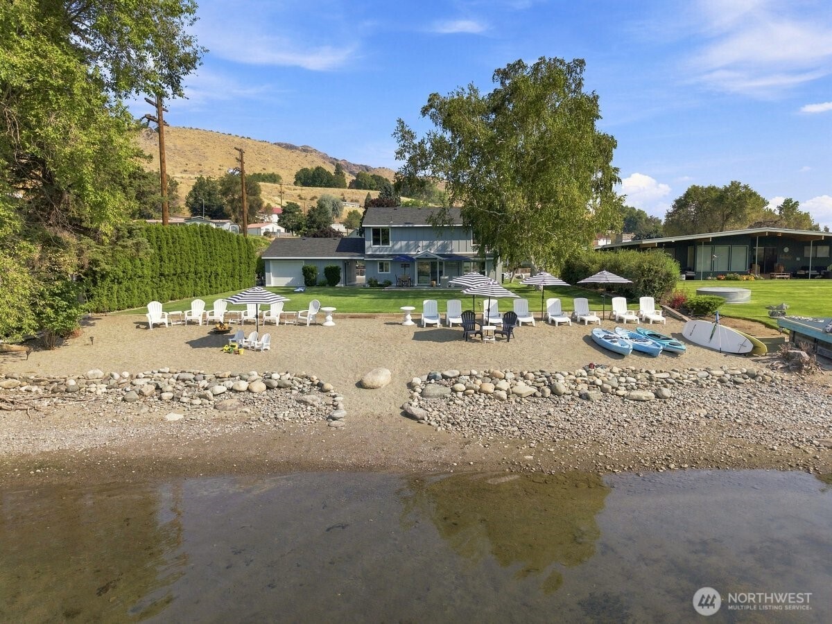 663 Riverside Drive Property Photo 3