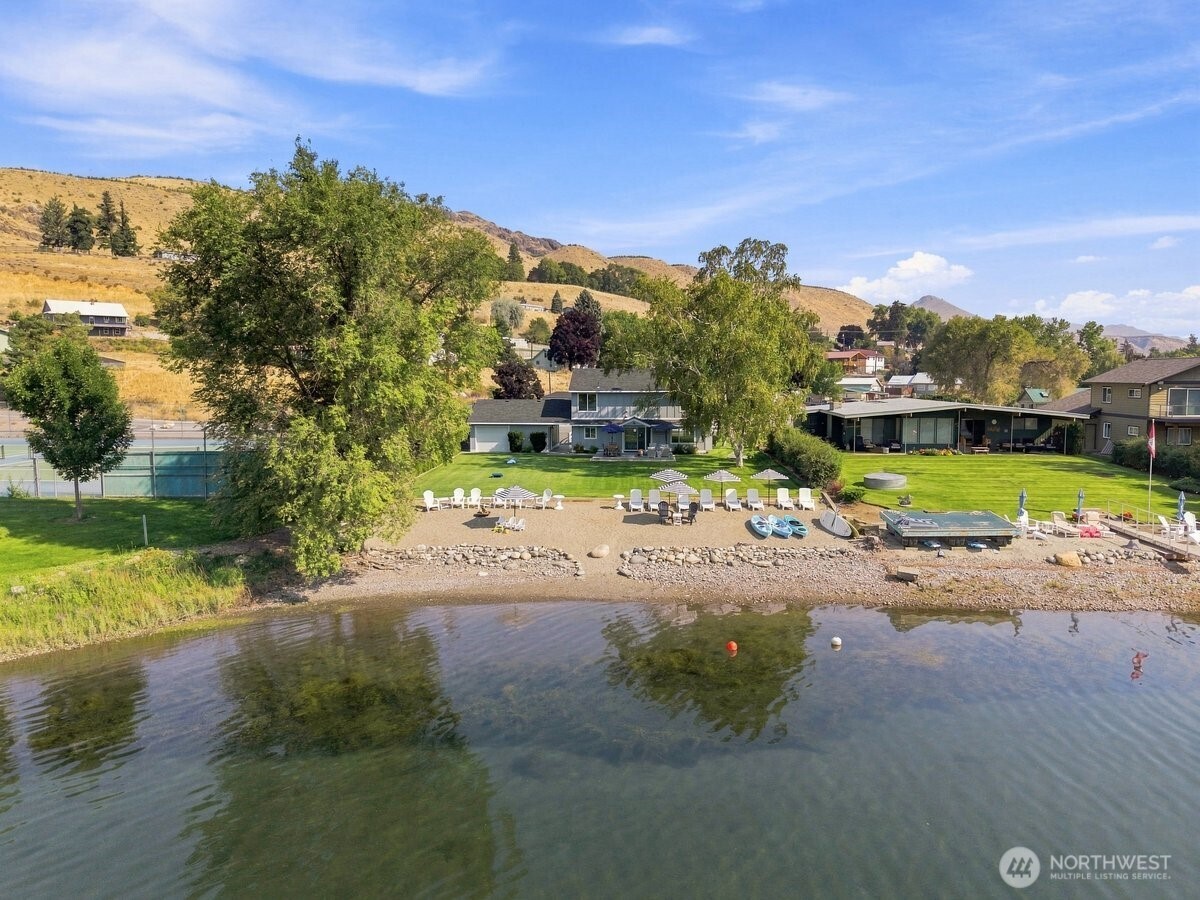 663 Riverside Drive Property Photo 4