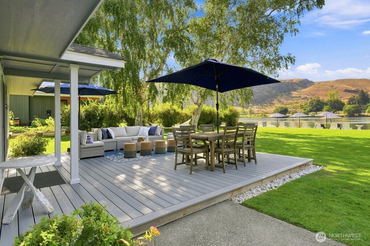 663 Riverside Drive Property Photo 10