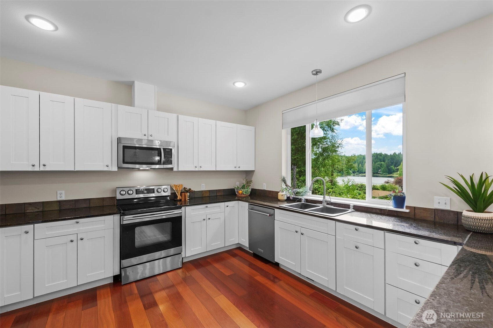 13491 Peekaboo Avenue Property Photo 6