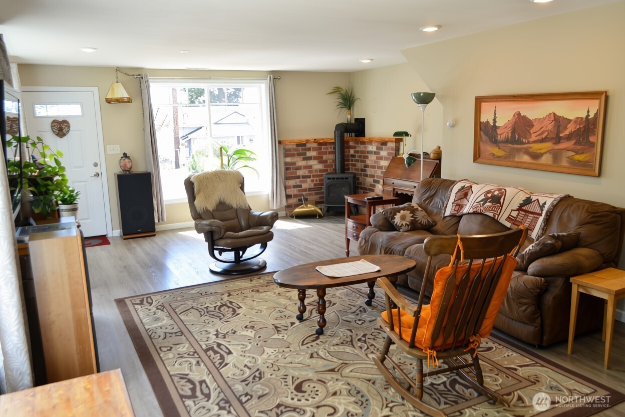 1934 Somerset Street Property Photo 3