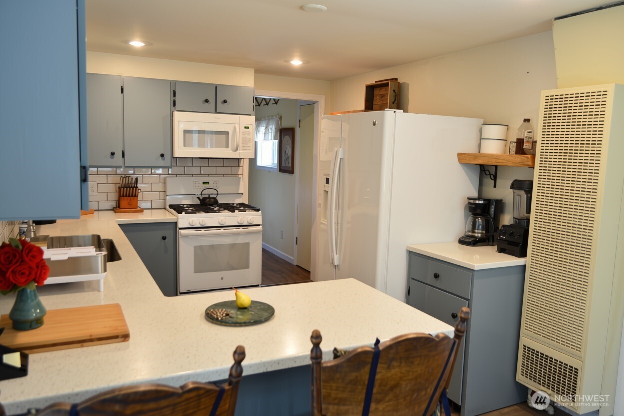 1934 Somerset Street Property Photo 6