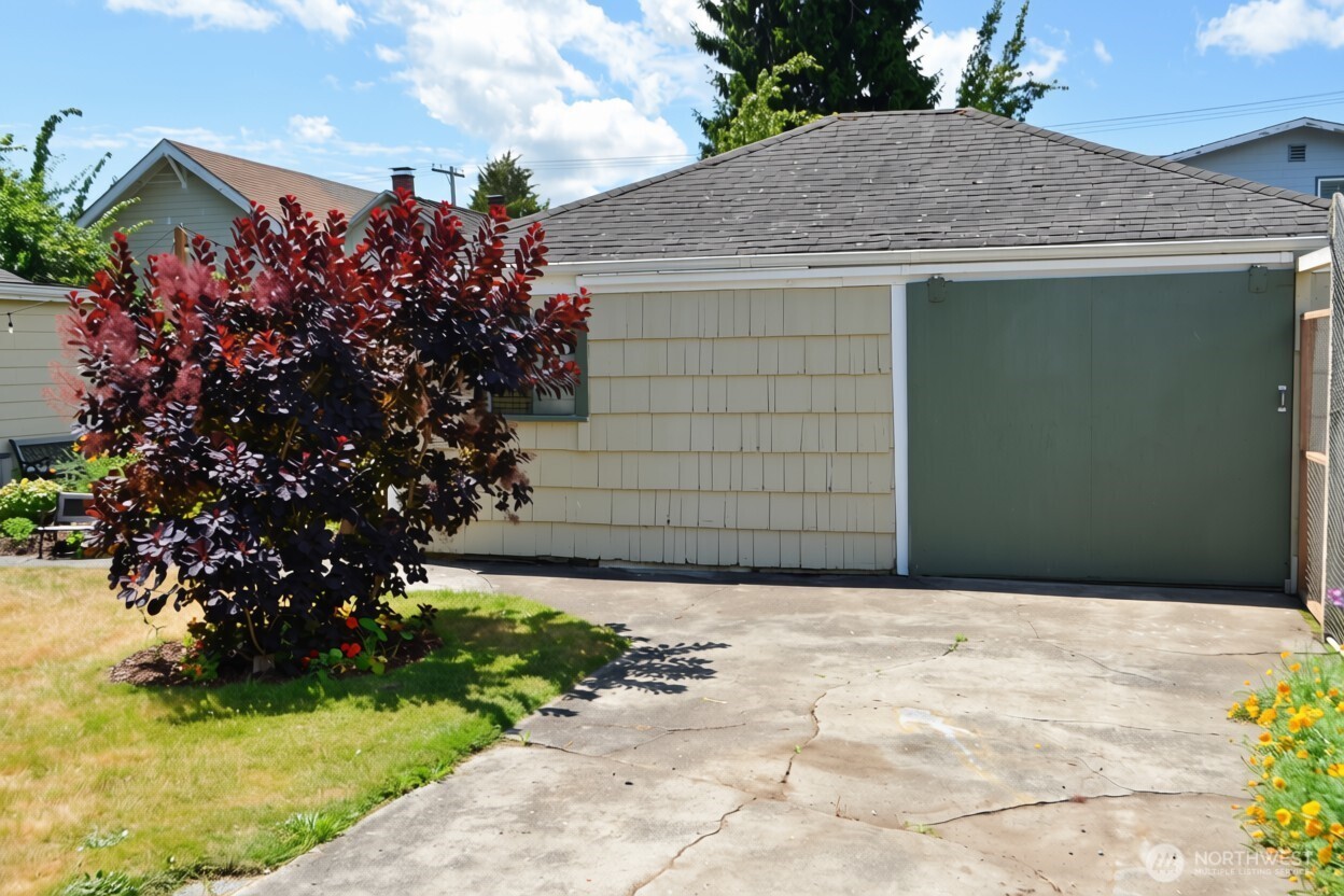 1934 Somerset Street Property Photo 14