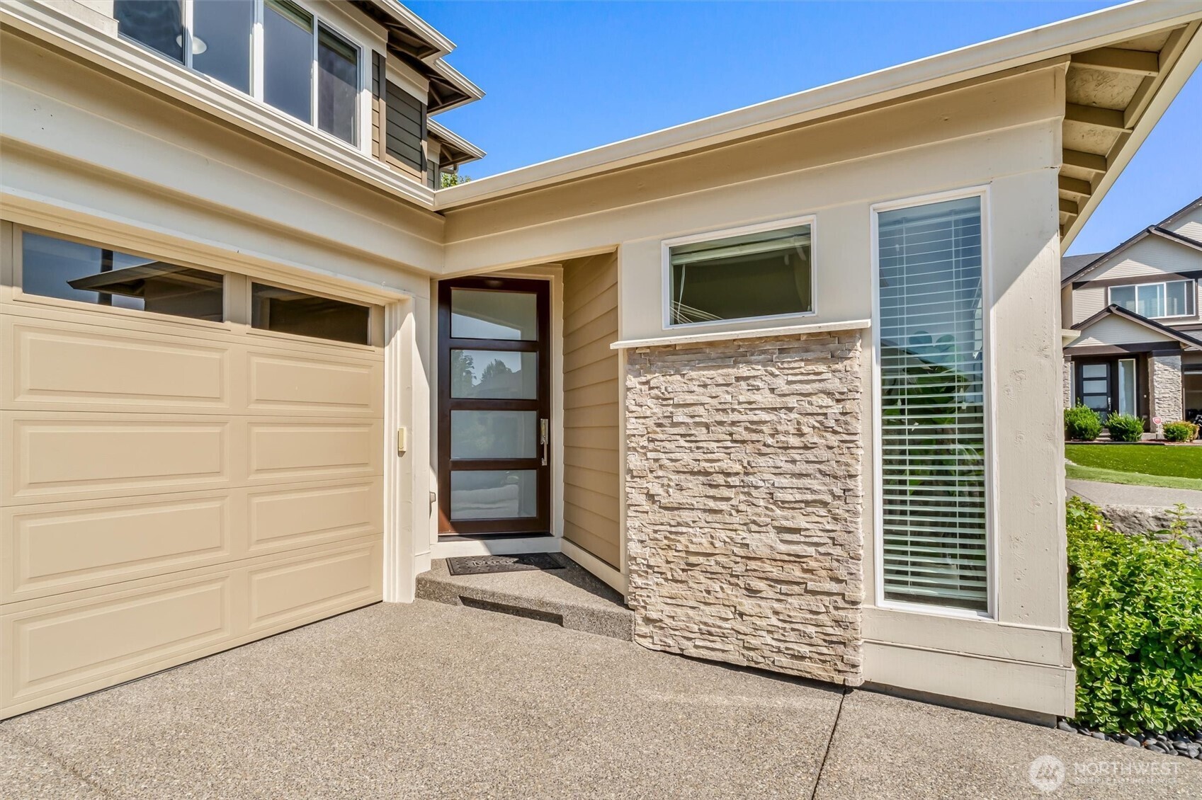 4033 168th Place Property Photo 2