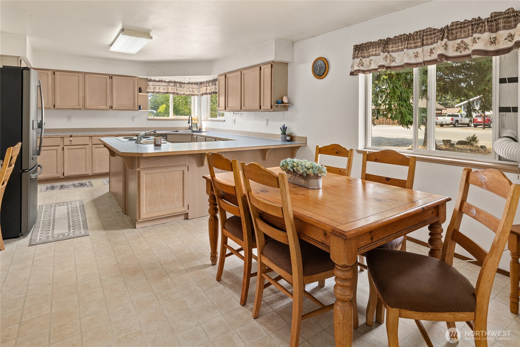 323 Madison Avenue Property Photo 10