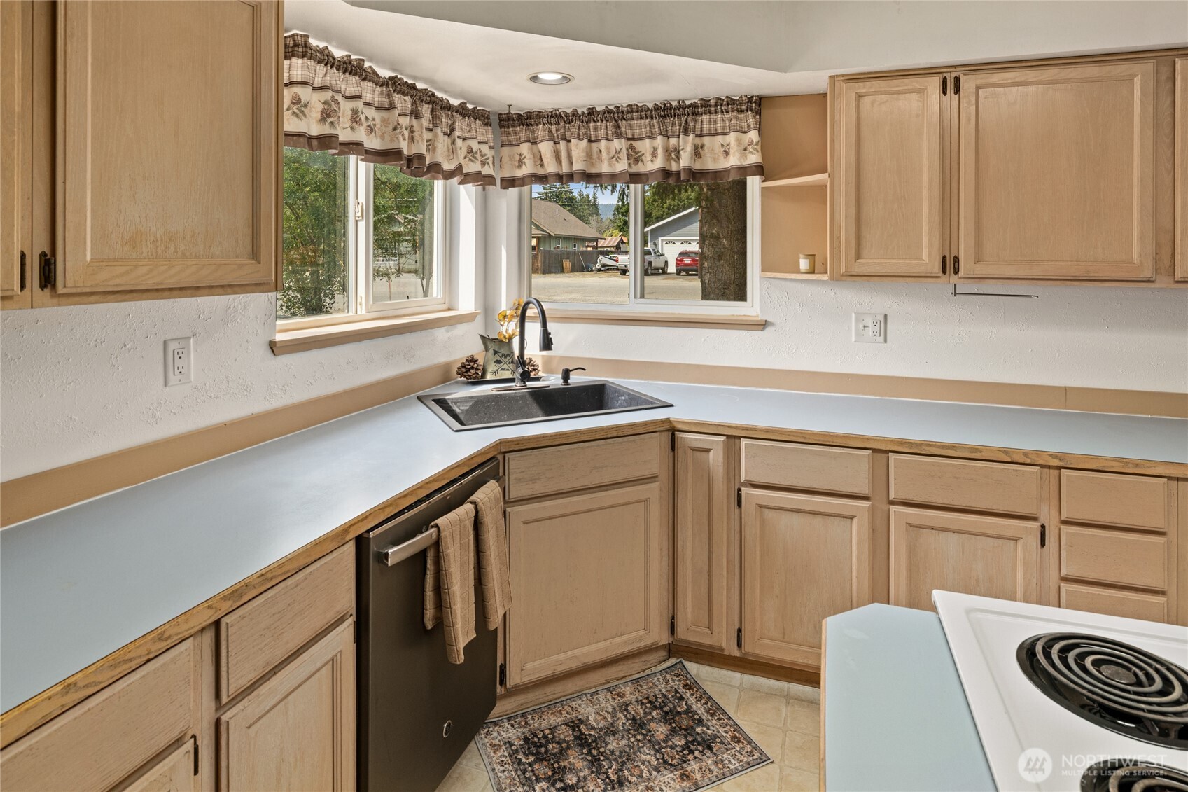 323 Madison Avenue Property Photo 12