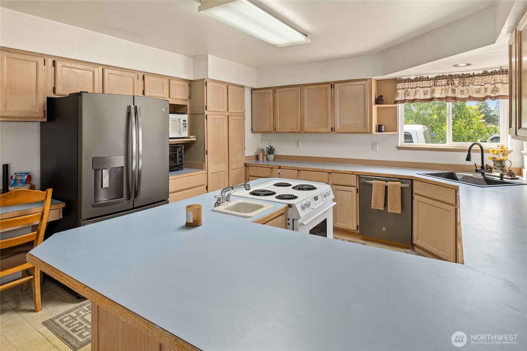 323 Madison Avenue Property Photo 15