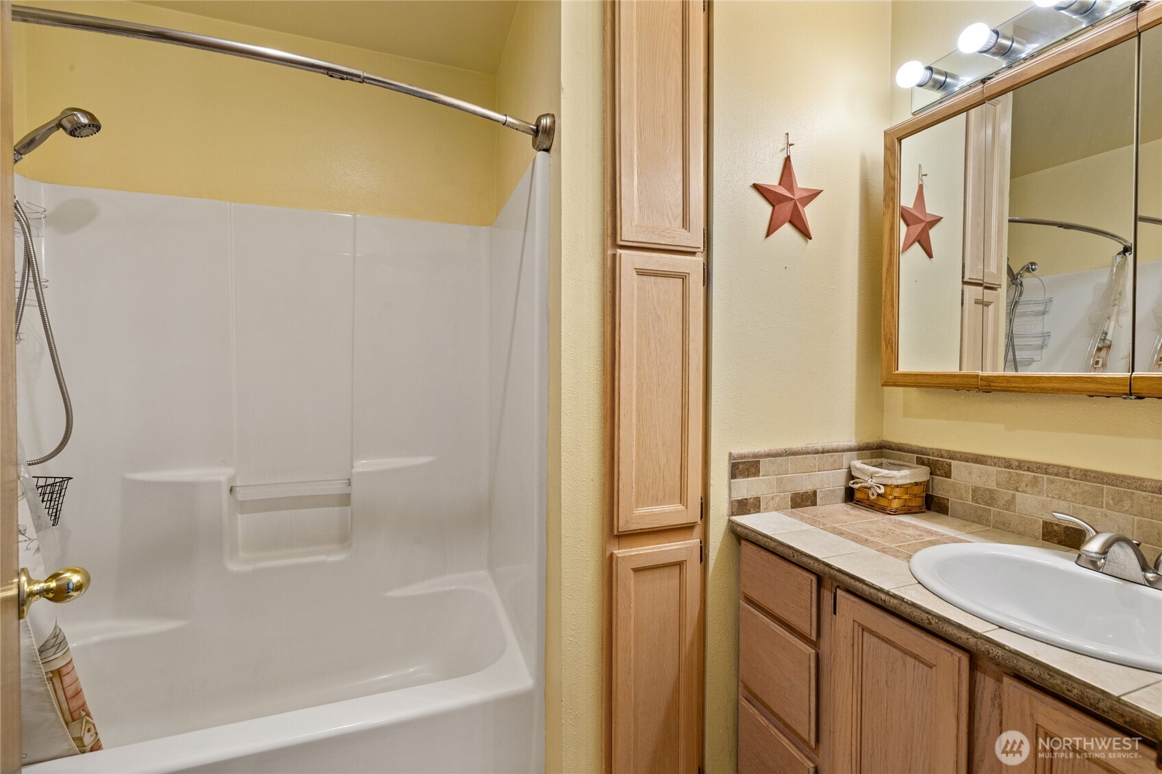 323 Madison Avenue Property Photo 20