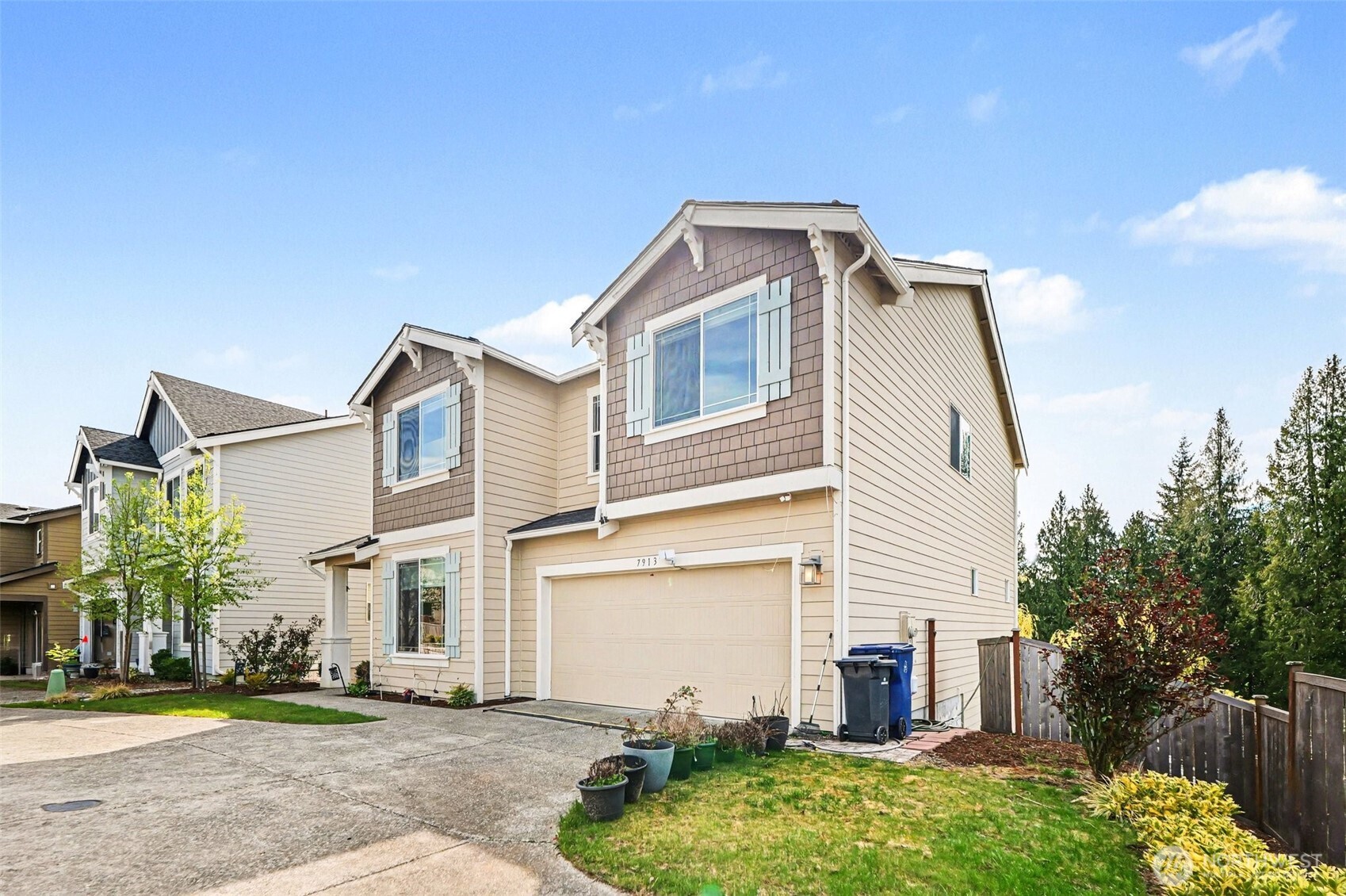 7913 39th Place Property Photo 3