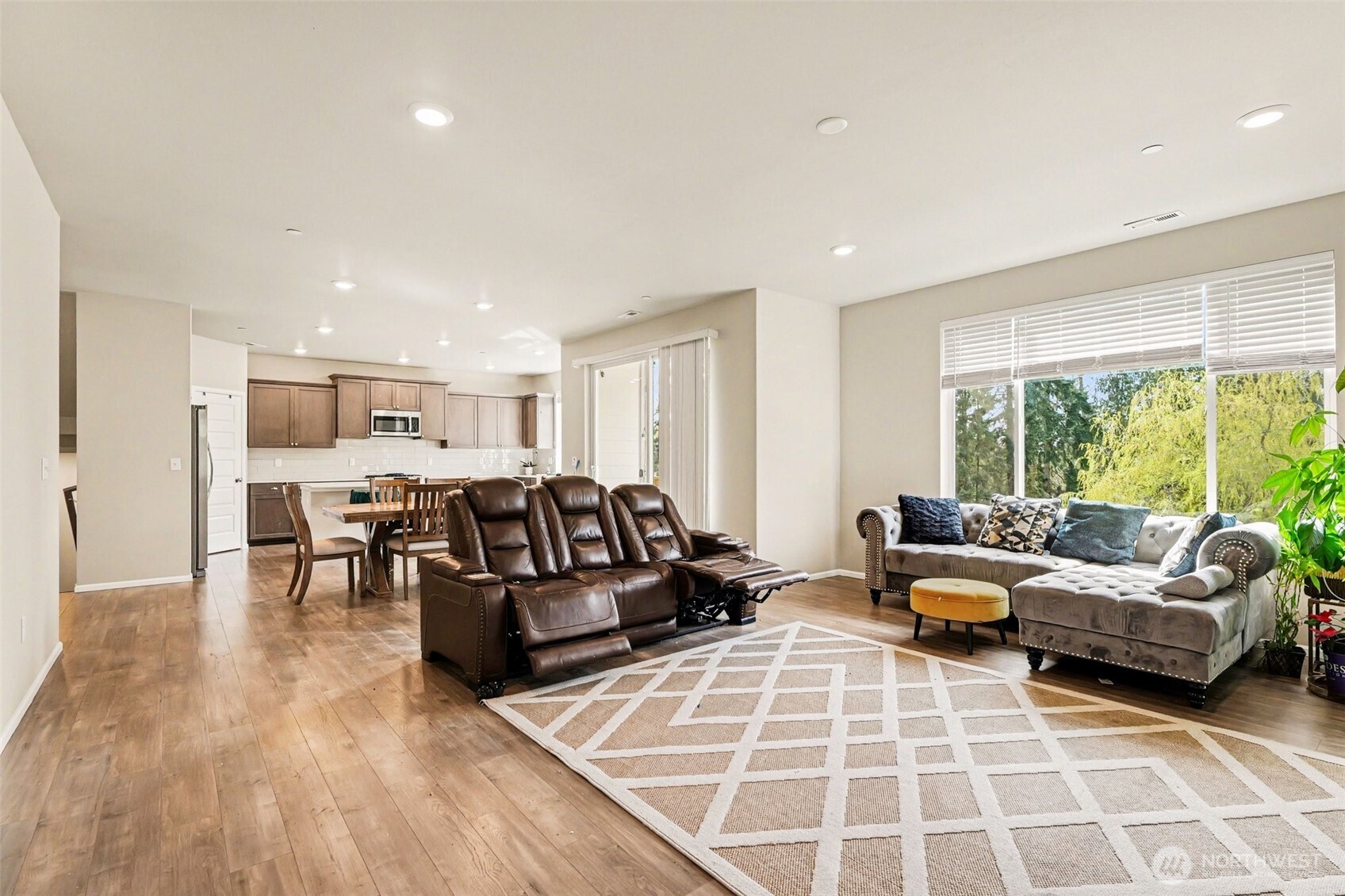 7913 39th Place Property Photo 11