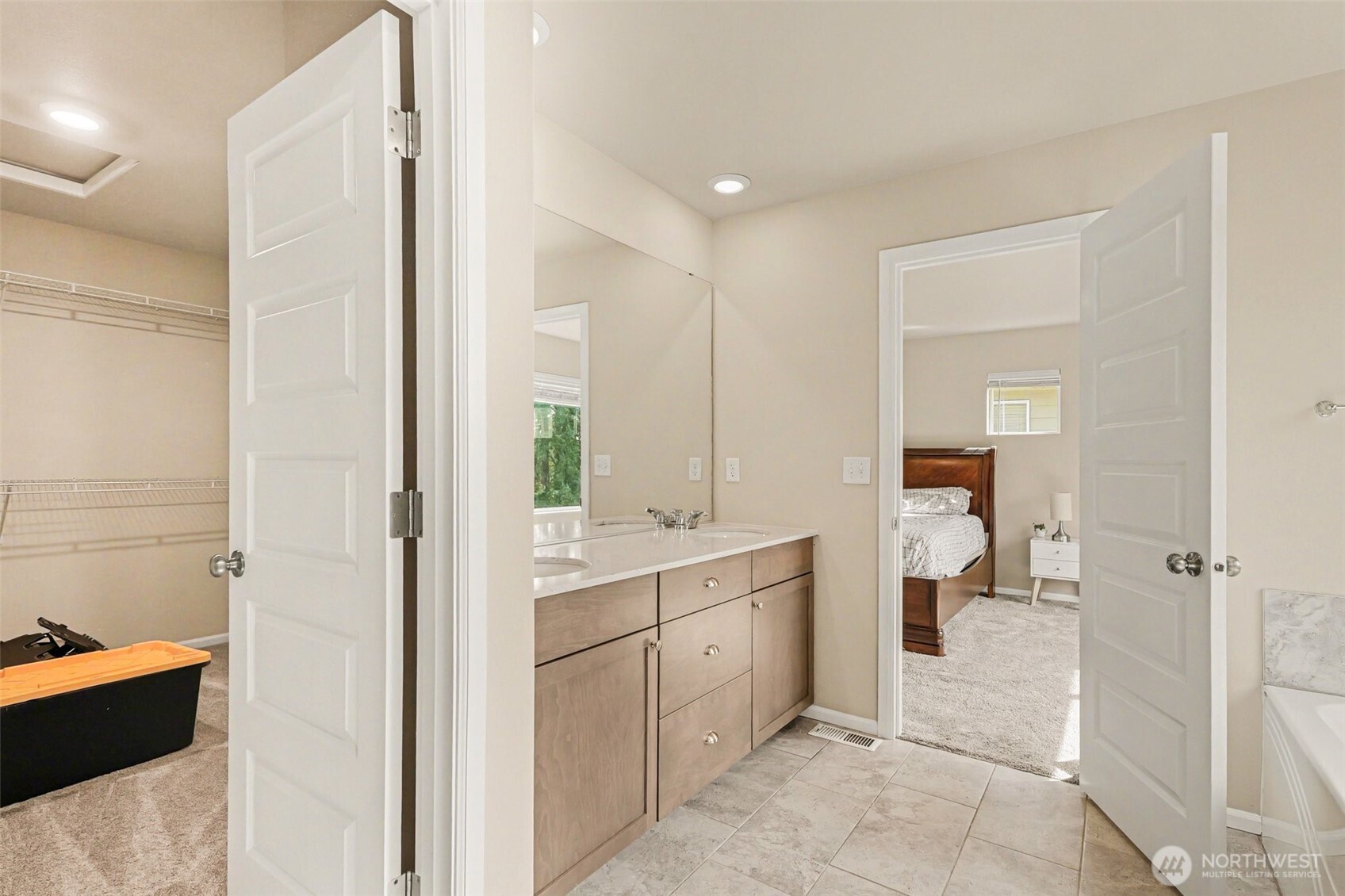 7913 39th Place Property Photo 15