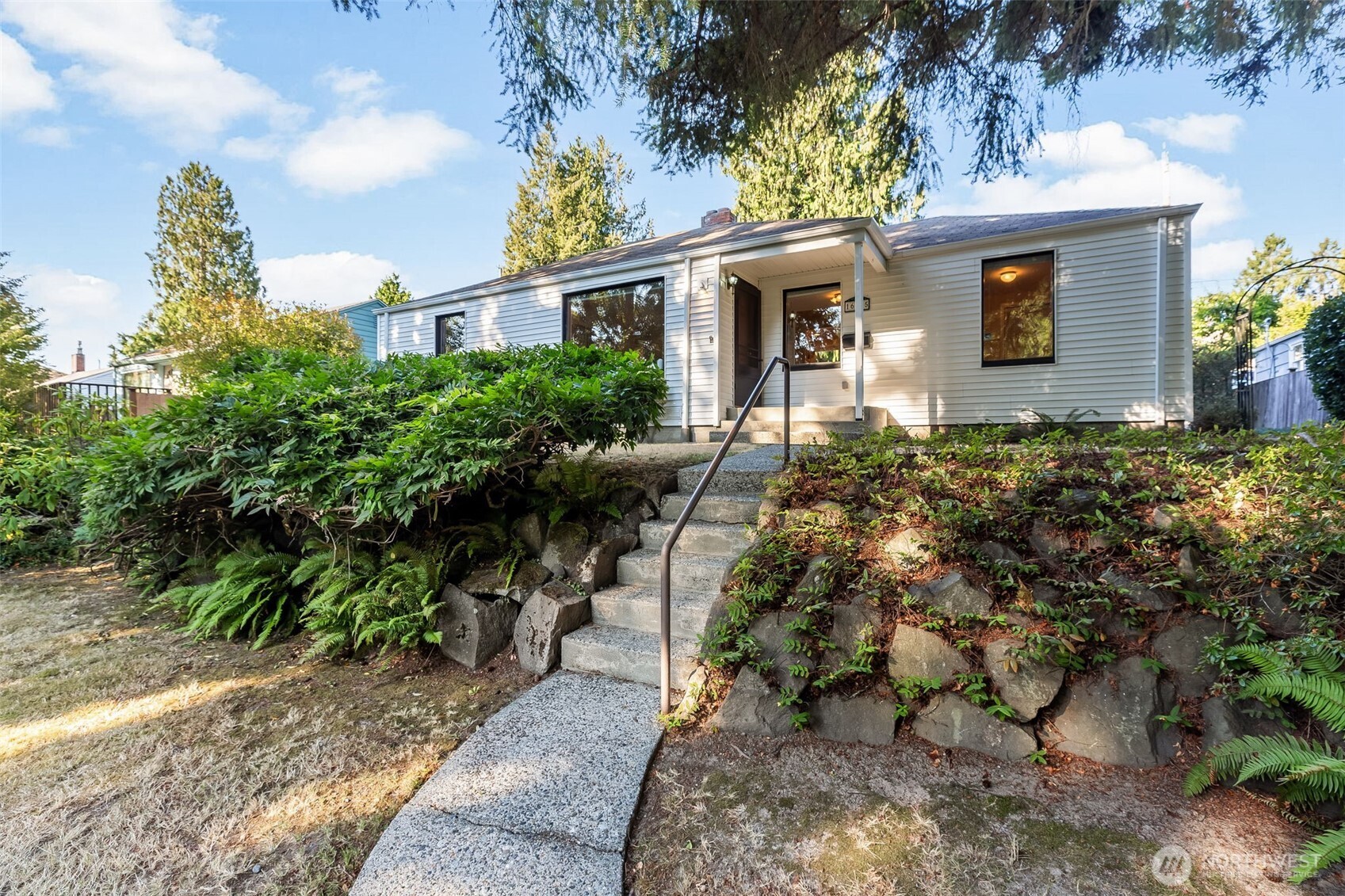 16025 10th Ave Property Photo 2