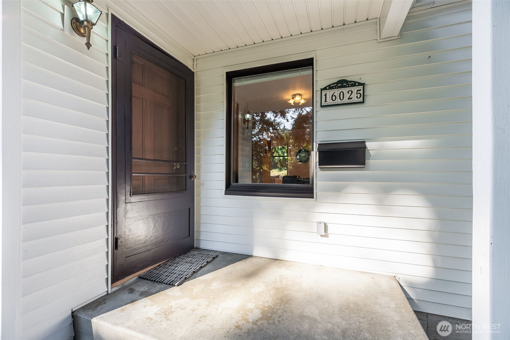 16025 10th Ave Property Photo 4