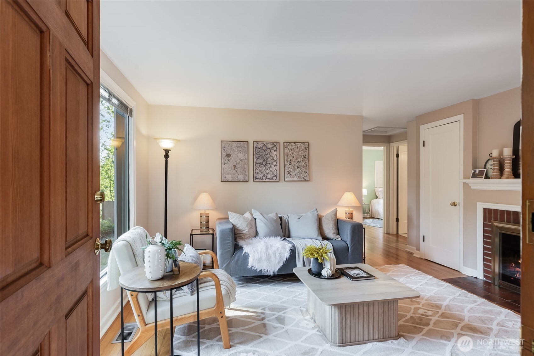 16025 10th Ave Property Photo 5