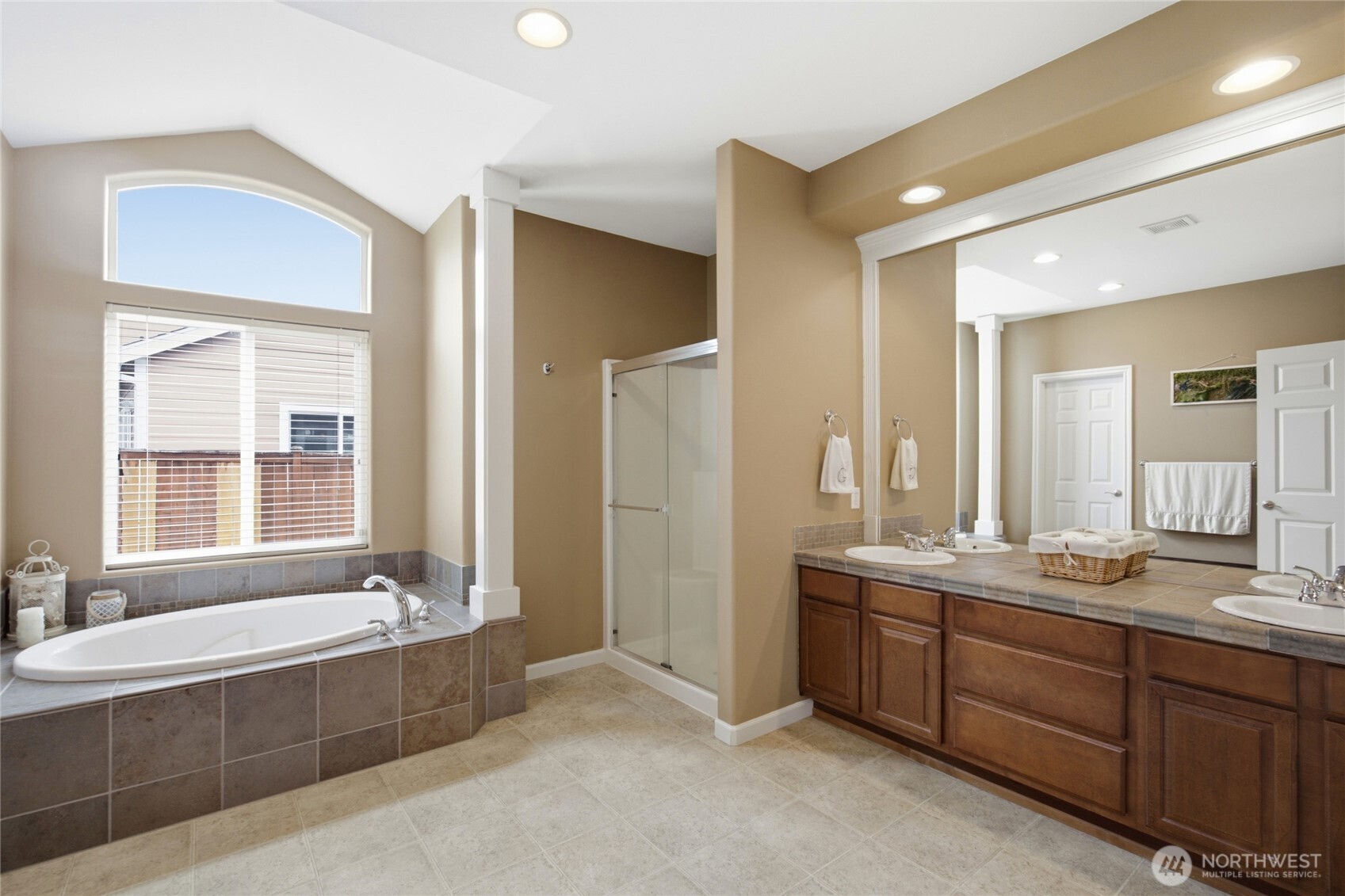9245 Piperhill Drive Property Photo 14