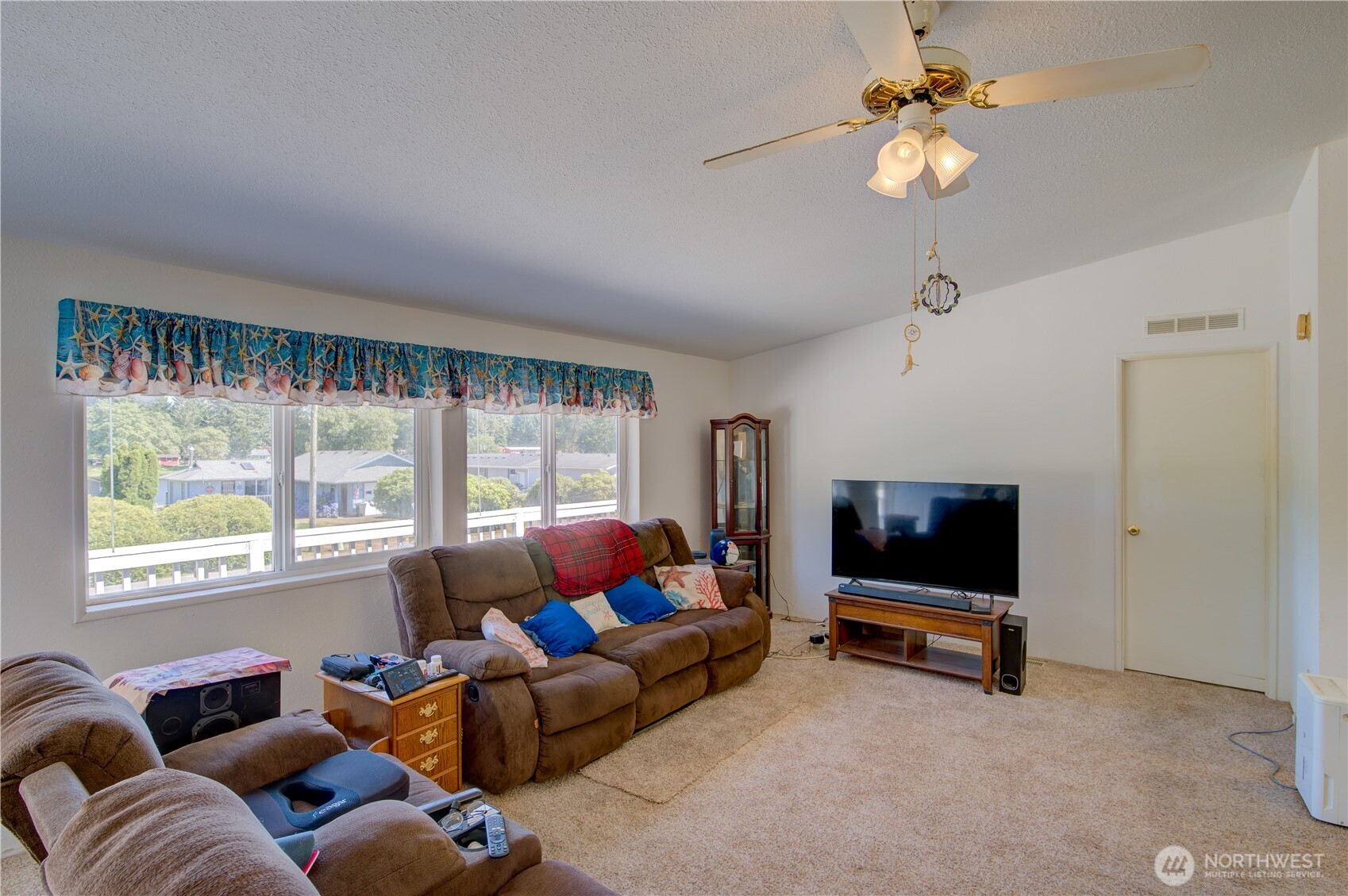 24307 Birch Place Property Photo 5