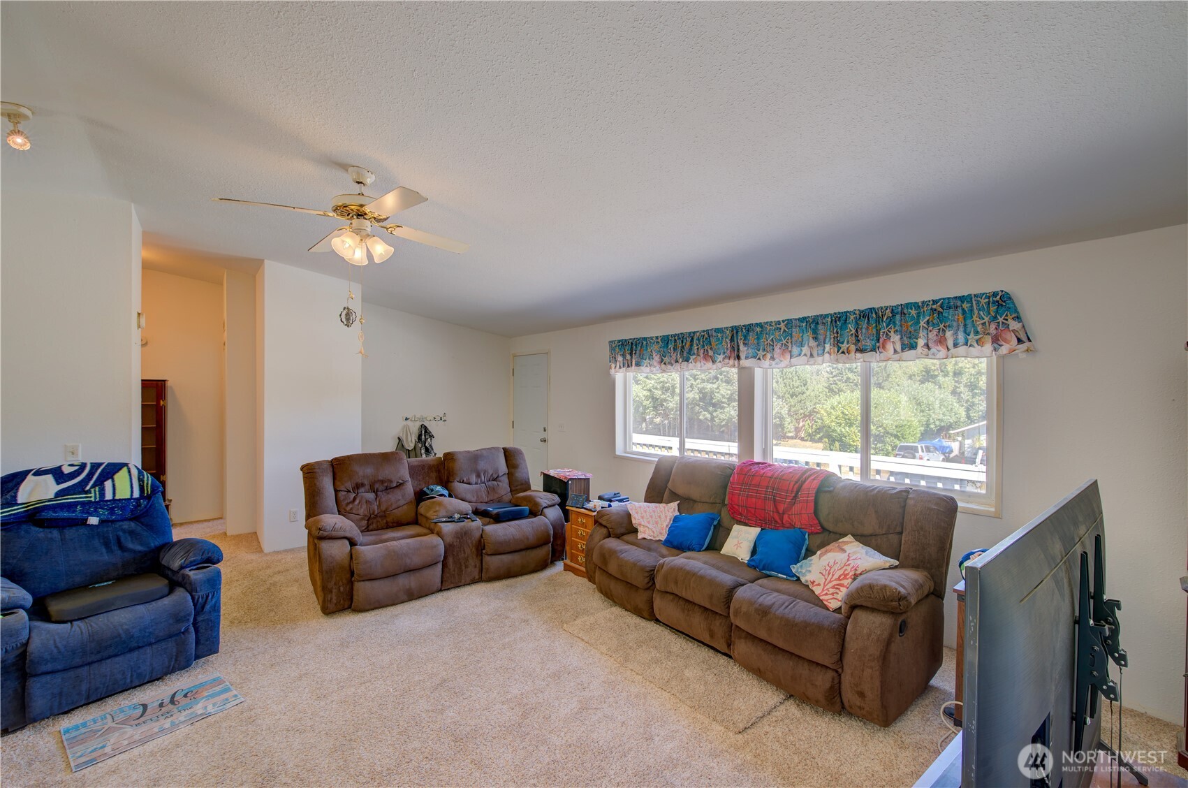 24307 Birch Place Property Photo 7