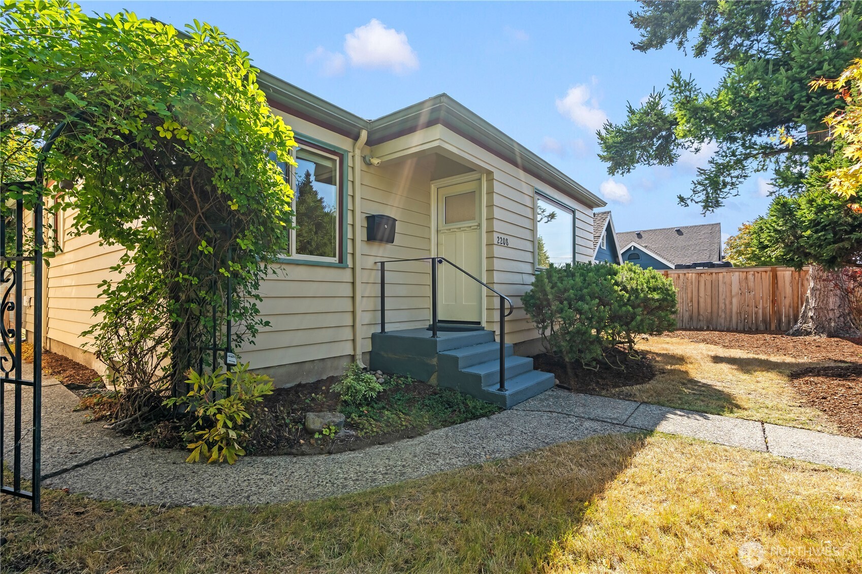 2208 Jaeger Street Property Photo 3
