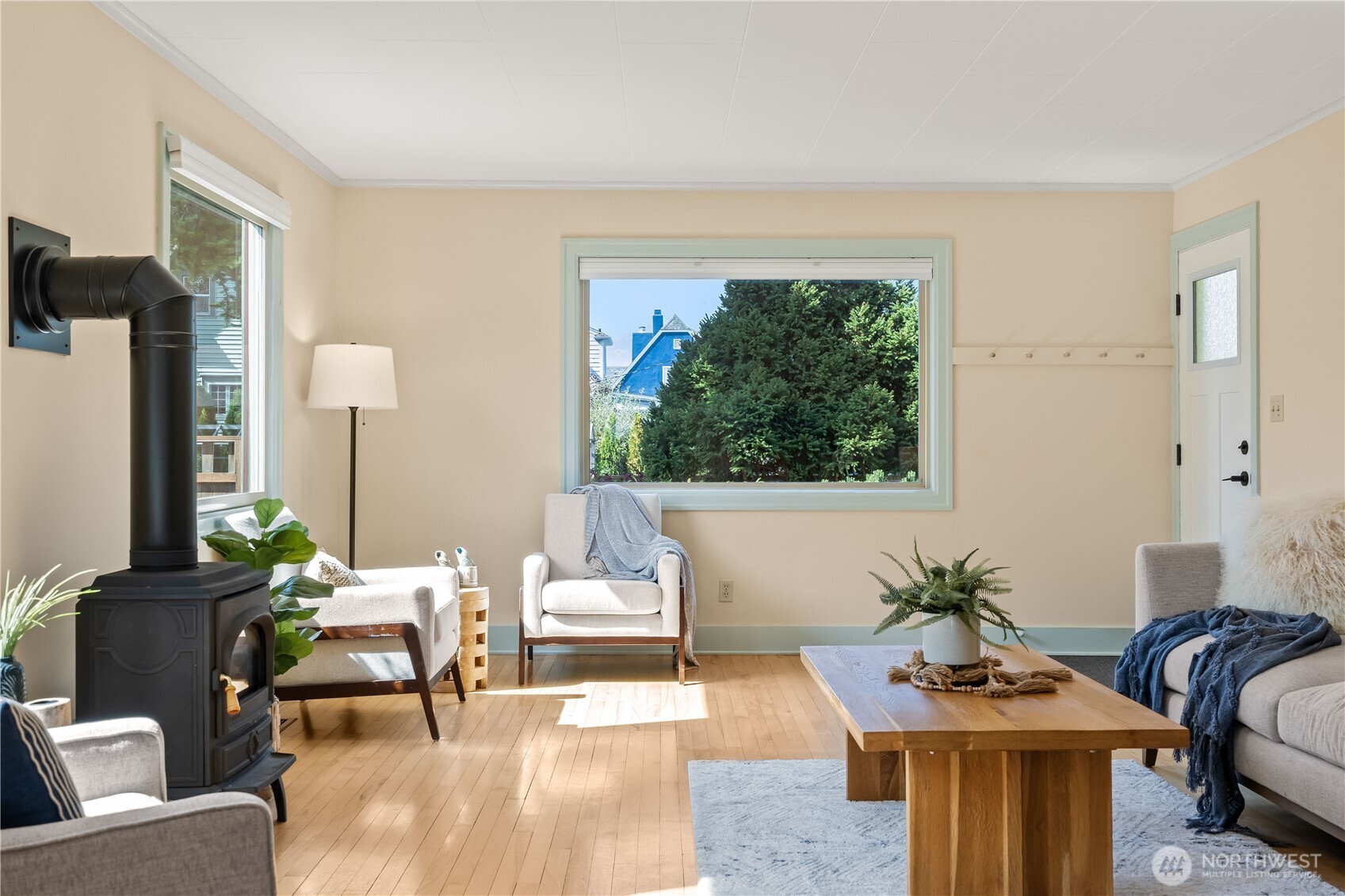 2208 Jaeger Street Property Photo 4