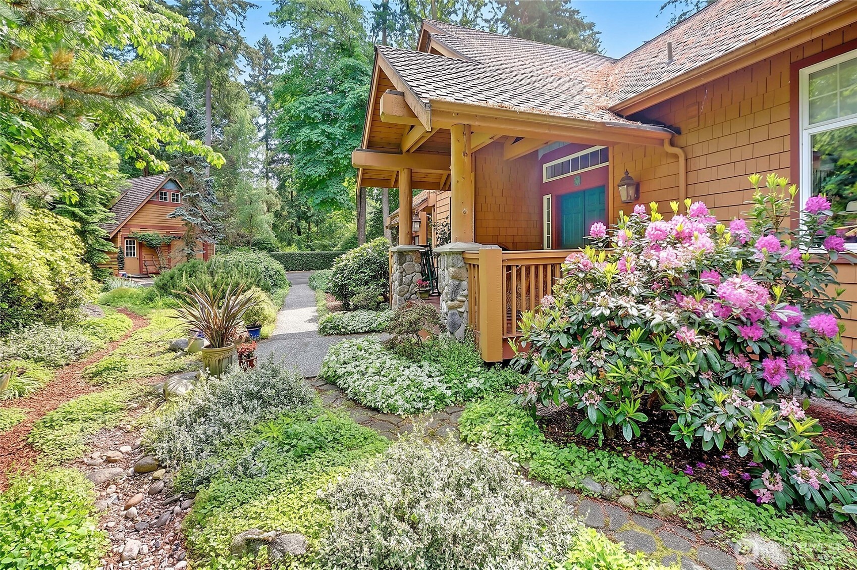 1951 Journeys End Lane Property Photo 4