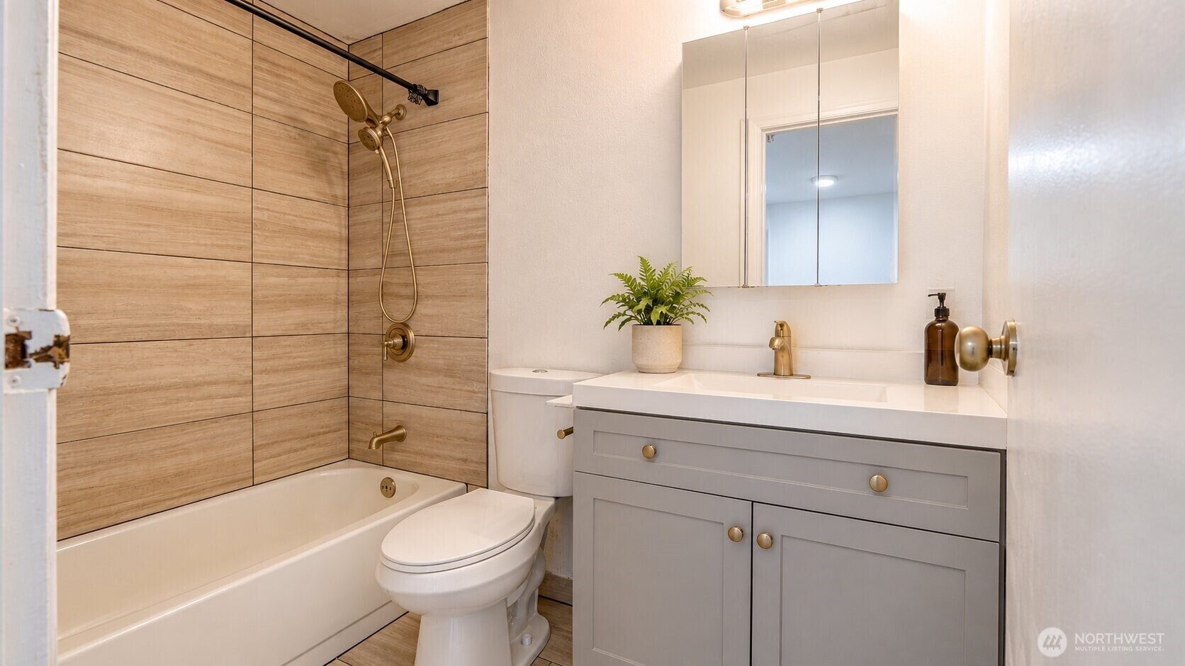 7428 S Puget Sound Avenue 1-3 Property Photo 7