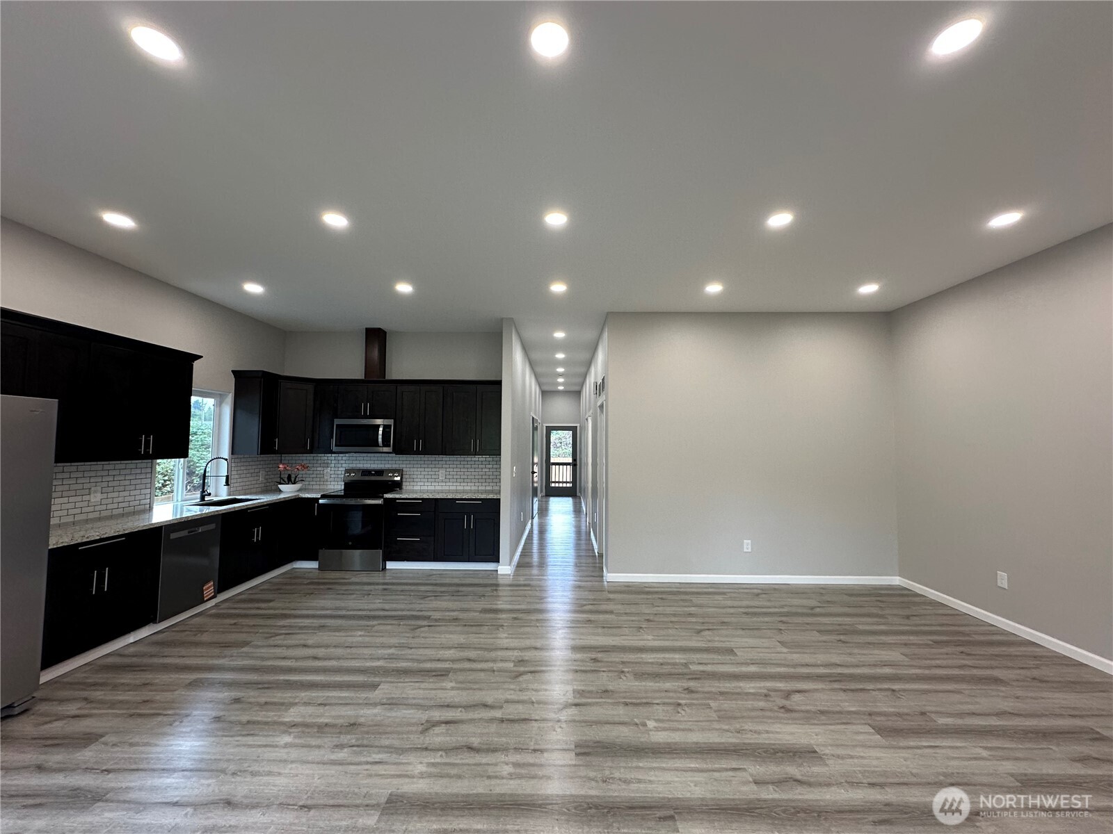 2015 Harding Road Property Photo 8