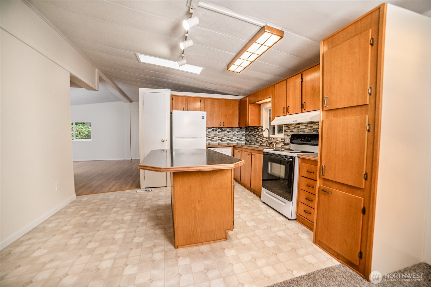 9251 Olalla Valley Road Property Photo 16