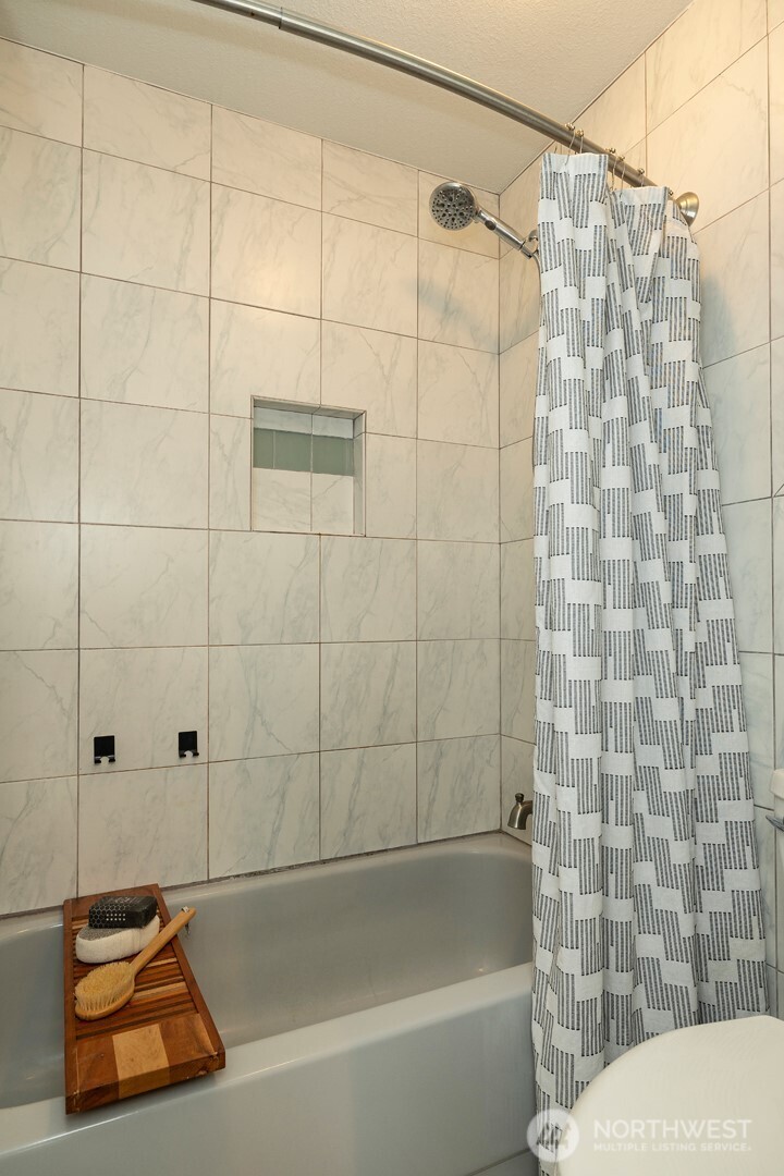 823 N 161st Place 302 Property Photo 17