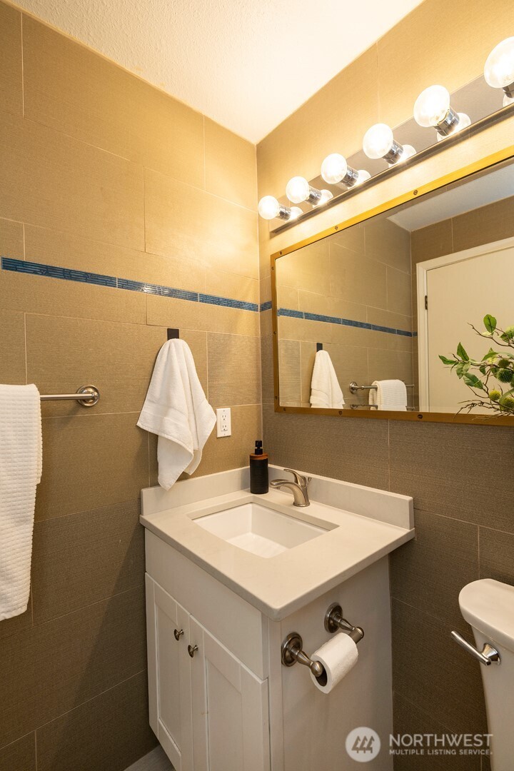 823 N 161st Place 302 Property Photo 22