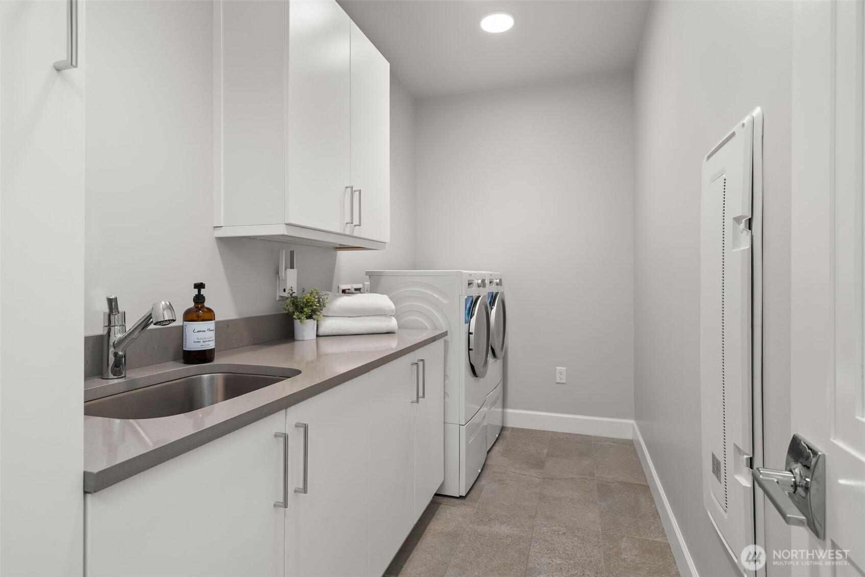 4907 Main Street 101 Property Photo 20