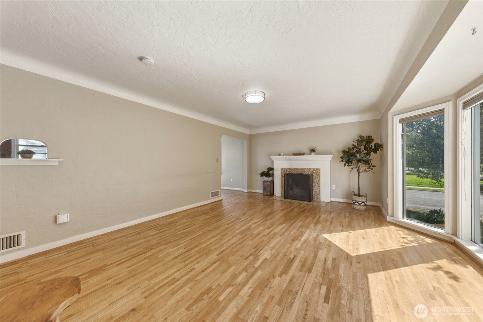 404 N Division Street Property Photo 5