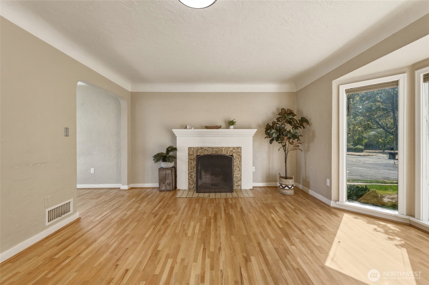 404 N Division Street Property Photo 6