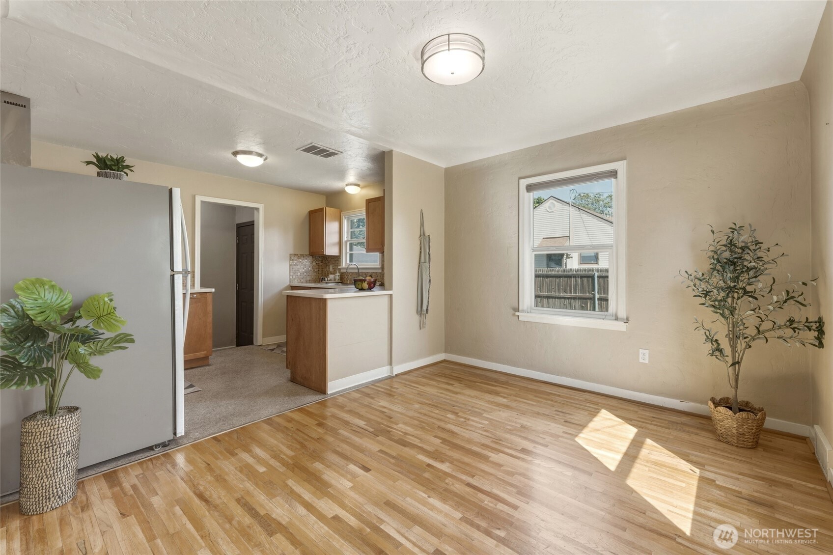 404 N Division Street Property Photo 8