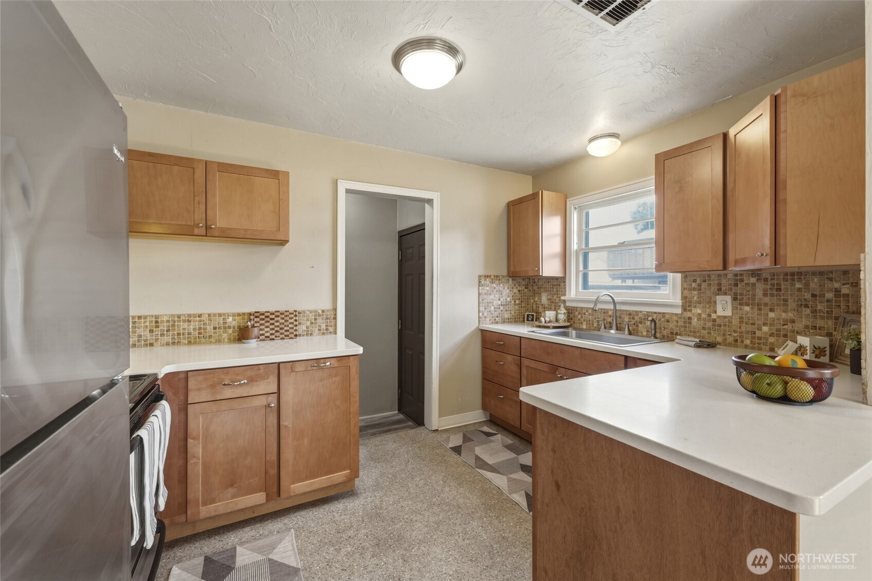 404 N Division Street Property Photo 10