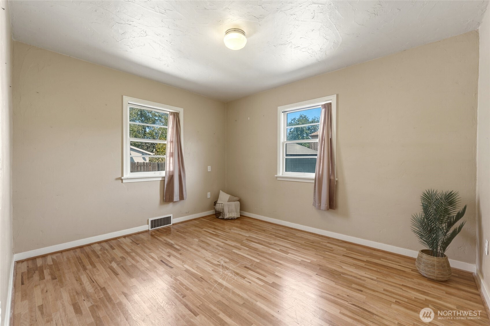 404 N Division Street Property Photo 14