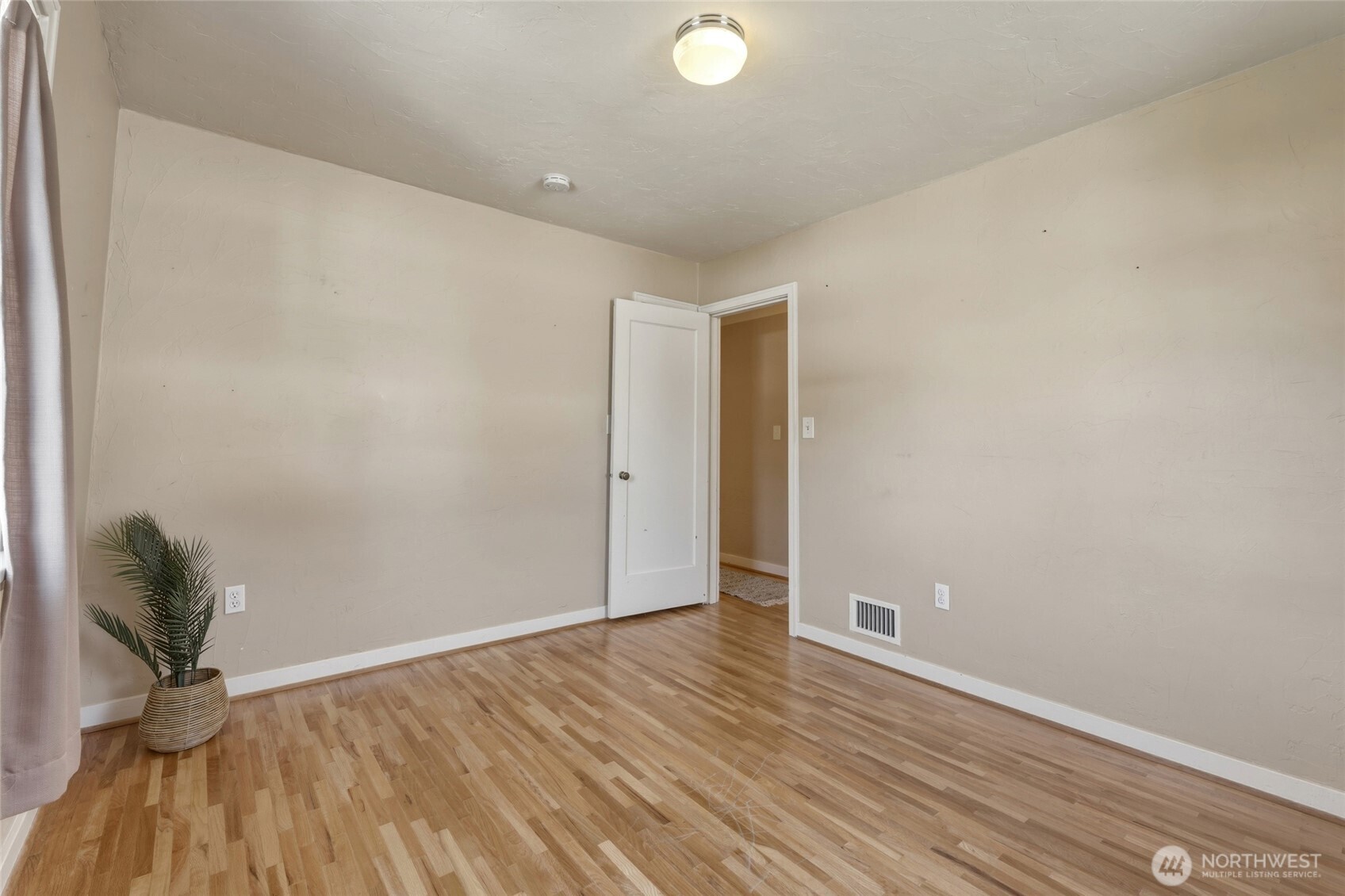 404 N Division Street Property Photo 15