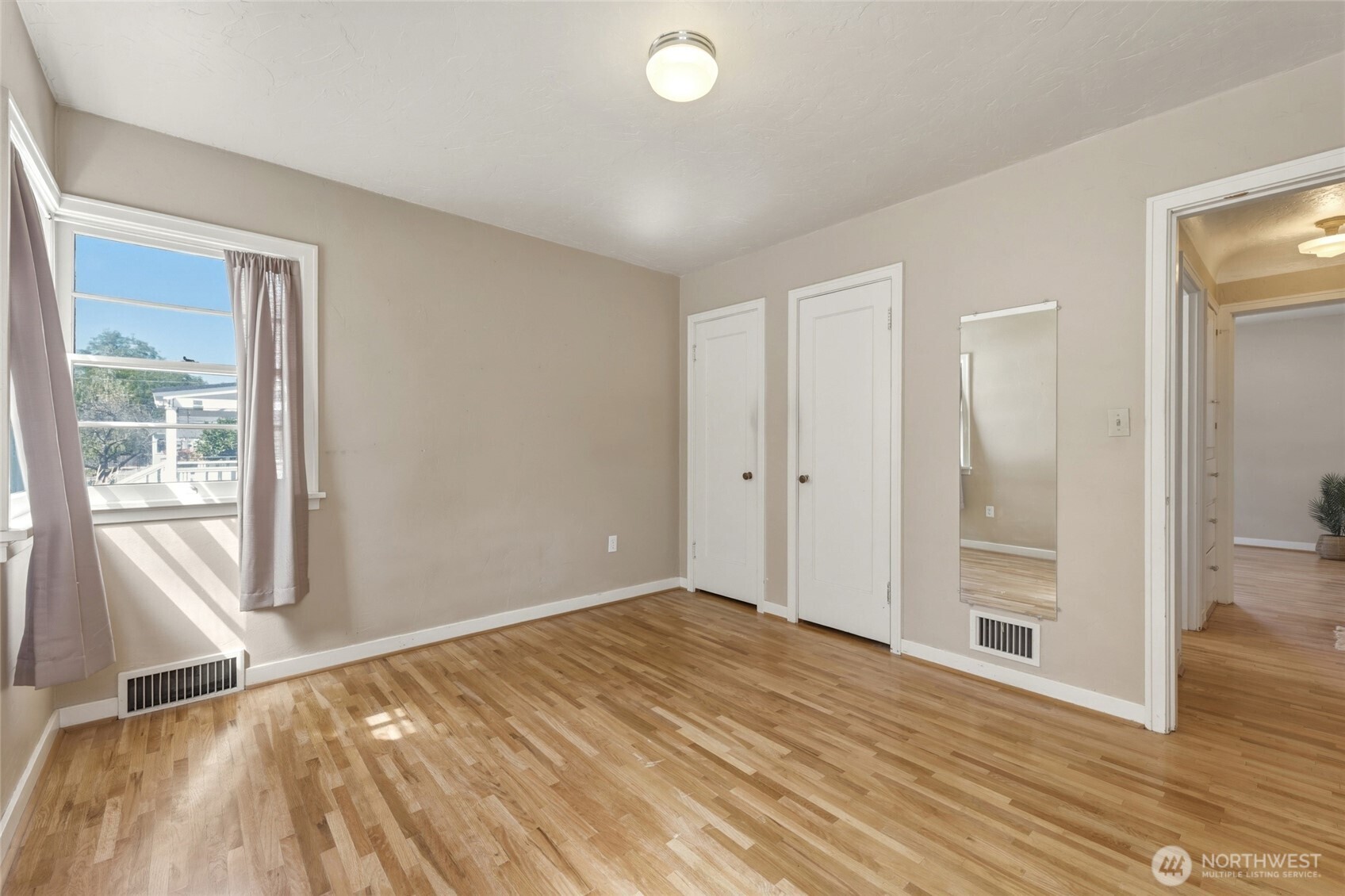 404 N Division Street Property Photo 19