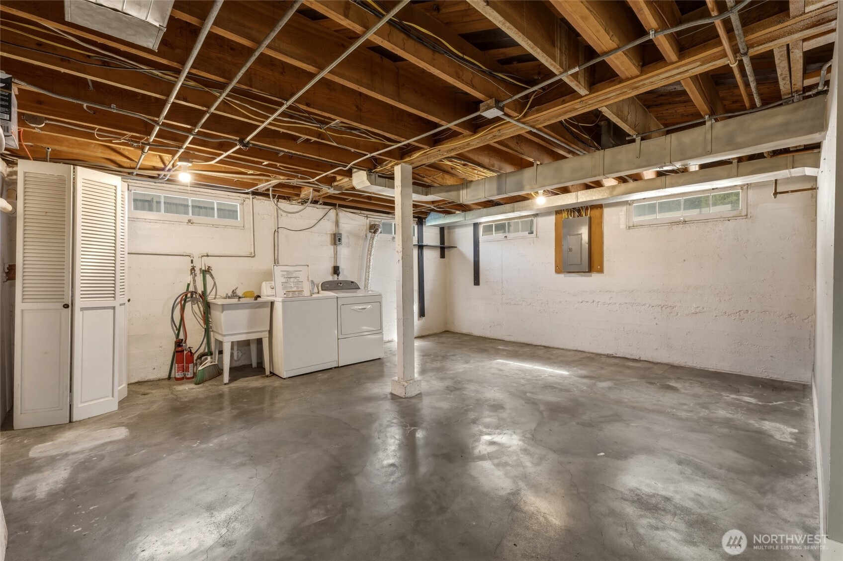 404 N Division Street Property Photo 25